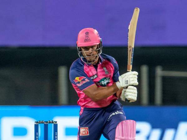 12 సిక్సర్లతో.. 12 సిక్సర్లతో..