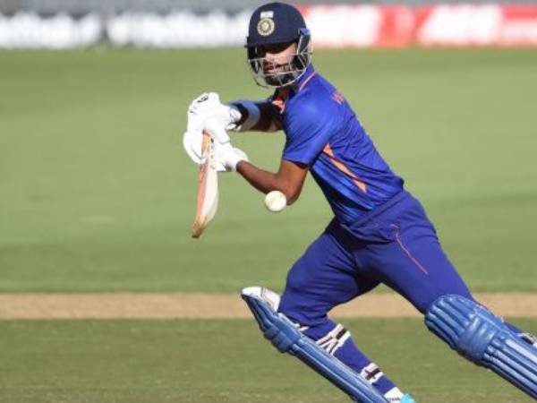 సుందర్ ఒక్కడే..