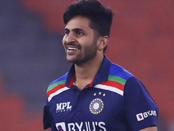 ధోనీ లేకపోవడంతో..