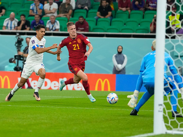 తొలి హాఫ్‌లోనే భారీ ఆధిక్యం..