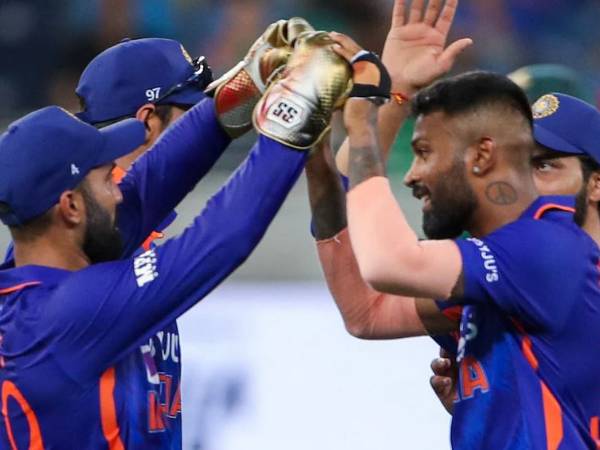 టాప్ టెన్ బౌలర్లు వీరే..