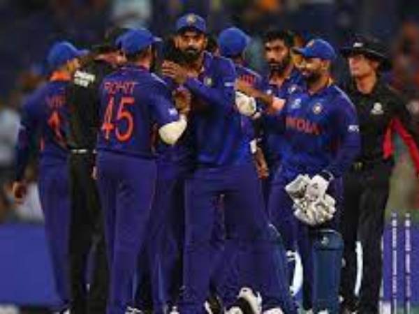 కెప్టెన్‌తో పాటు కోచ్‌నూ మార్చాలి..