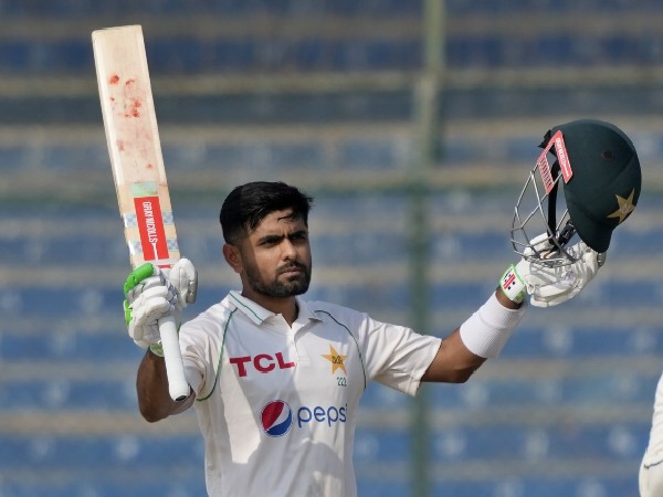 లైట్ లేకపోవడం కాపాడింది..