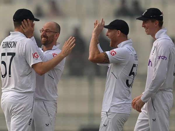 PAK vs ENG: Bad light stops play early, Pakistan need 157 runs; England need 6 wickets to win PAK vs ENG: Bad light stops play early, Pakistan need 157 runs; England need 6 wickets to win