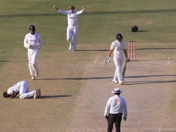 మైకు ముందు హీరోలు.. మైదానంలో జీరోలు..