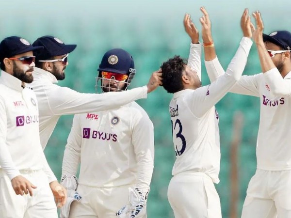 అలా ఎవరైనా నిలబడతారా?