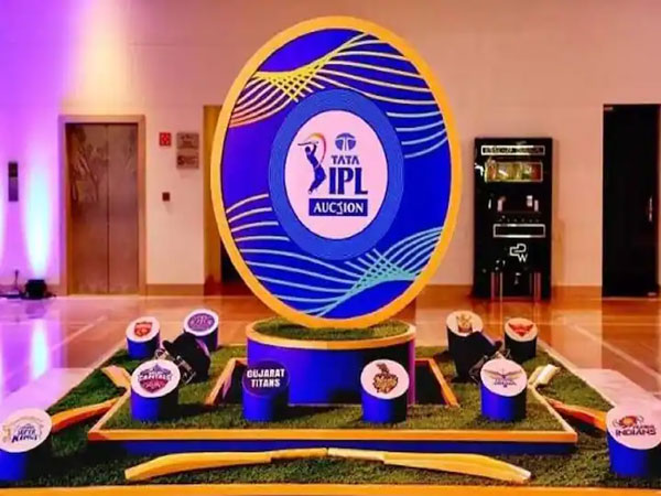 ఆ ఇద్దరికి భారీ ధర..