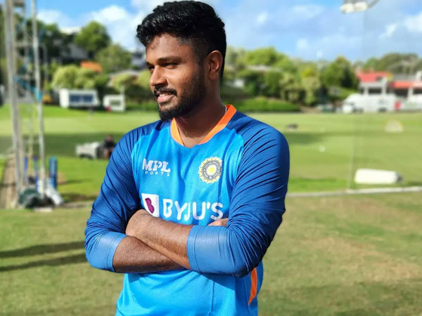 పంత్ ఔట్.. సంజూ ఇన్.. పంత్ ఔట్.. సంజూ ఇన్..