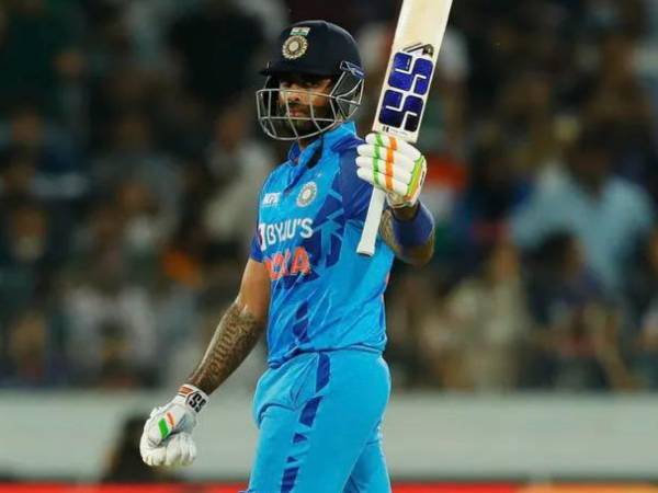 అభిమానులు వెంటపడటం..