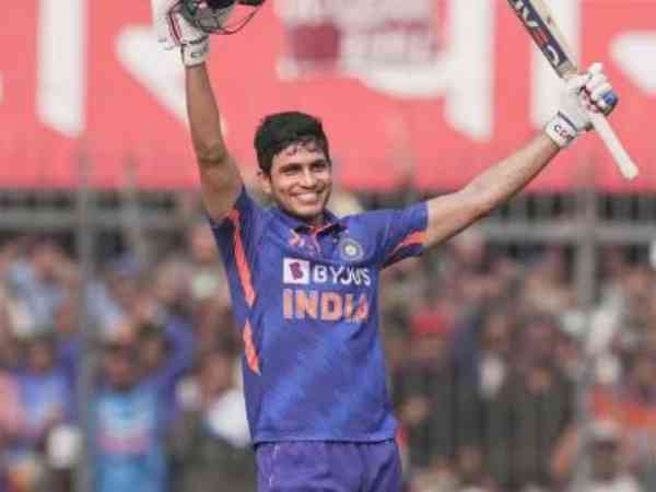 4 వన్డేల్లో 2 సెంచరీలు.. ఒక డబుల్ సెంచరీ..