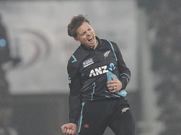 కివీస్ బౌలింగ్ హిట్