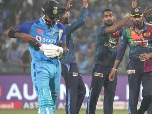 బౌలింగ్ చేయకుండా..