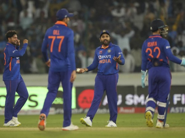 మండిపడిన మాజీ క్రికెటర్లు..