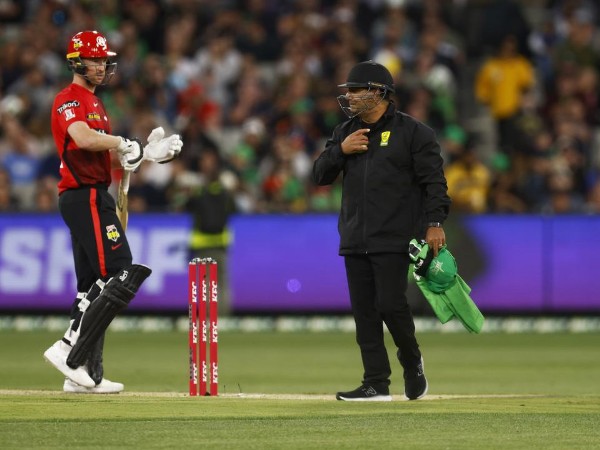 ఈ మ్యాచ్‌లో టాస్ గెలిచిన ఆడమ్ జంపా ముందుగా బౌలింగ్