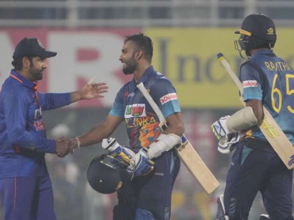 శతక్కొట్టిన కోహ్లీ..