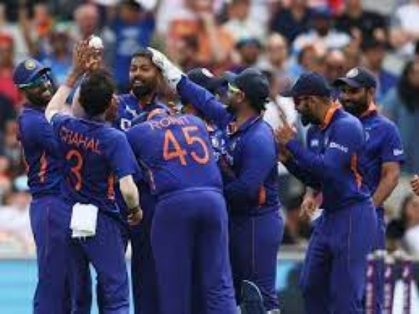 రోహిత్ హాఫ్ సెంచరీ..