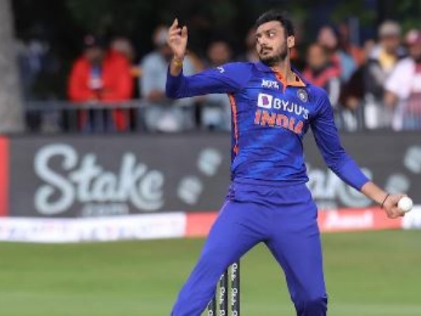 అక్షర్ పటేల్‌తో ప్రయోగం..