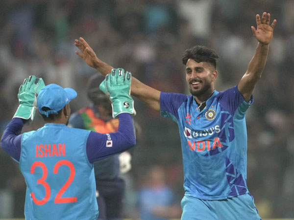 చెలరేగిన ఉమ్రాన్, శివమ్ మావి..