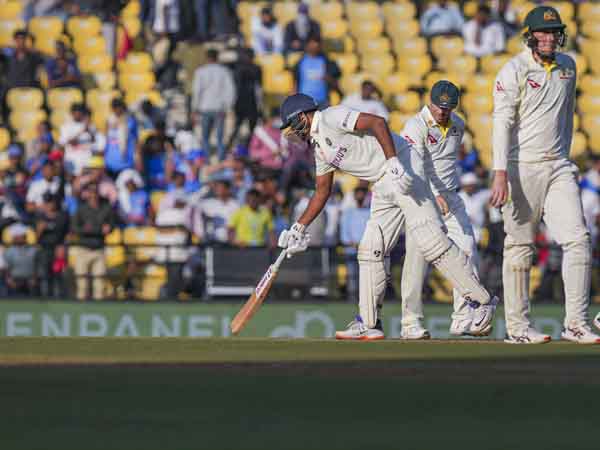 బ్యాటర్లు రిస్క్ తీసుకుంటేనే.. బ్యాటర్లు రిస్క్ తీసుకుంటేనే..