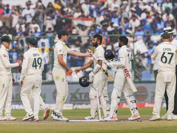 ఆసీస్ బ్యాటింగ్ అద్భుతం..