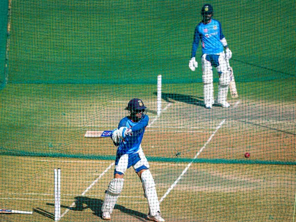 వాళ్ల దగ్గర నేర్చుకోండి..