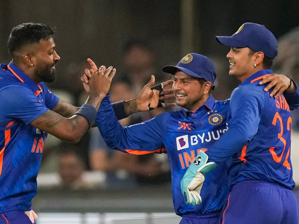 వికెట్ కీపింగ్‌తో..