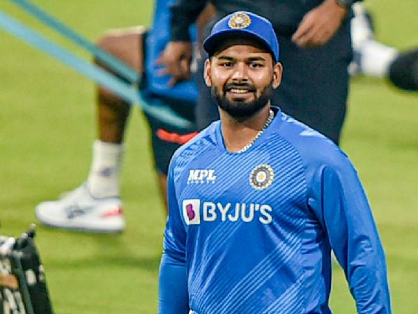 రిషభ్ పంత్ తరహా బ్యాటింగ్..