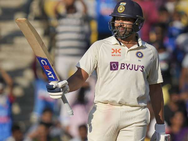 రోహిత్ హాఫ్ సెంచరీ..