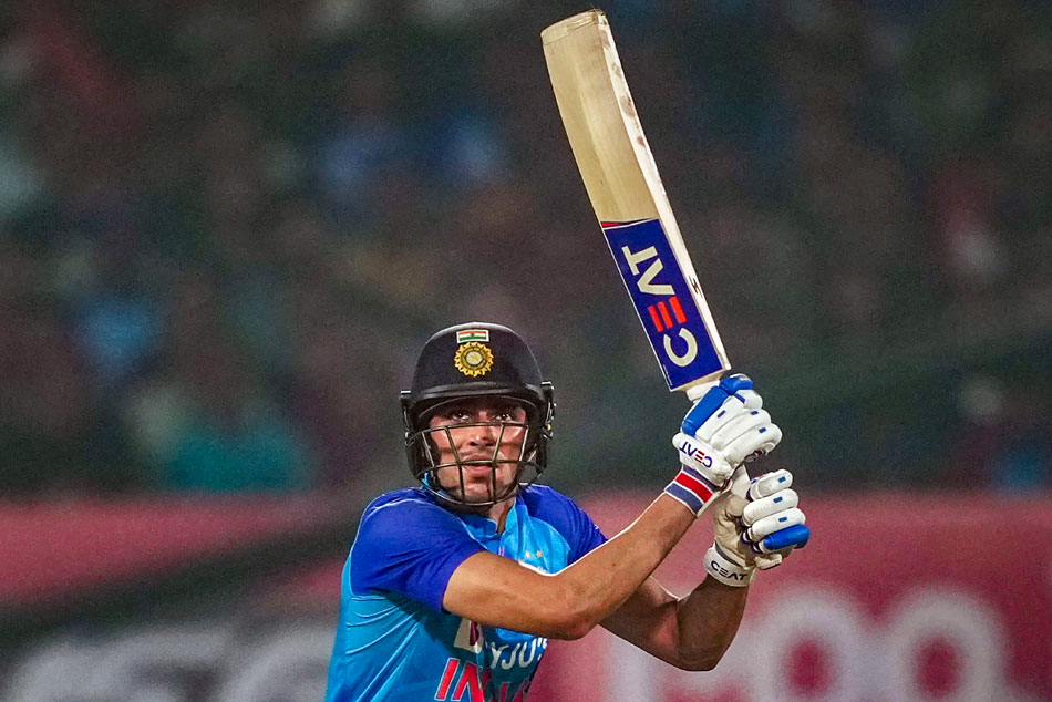 Former legend says KL Rahul will be in pressure because of Gill form Former legend says KL Rahul will be in pressure because of Gill form