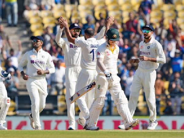 వార్నర్ క్లీన్ బౌల్డ్..