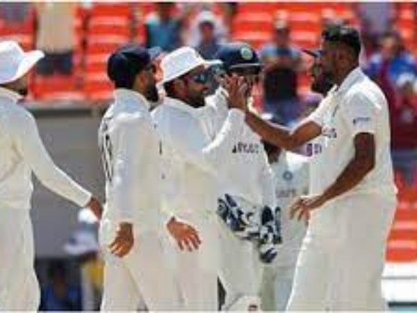 వరుస పెట్టి వికెట్లు తీసుకున్న అశ్విన్..