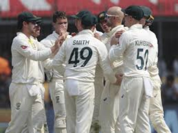 భారత ఆటగాళ్లను ఆడుకున్న ఇండోర్ పిచ్..