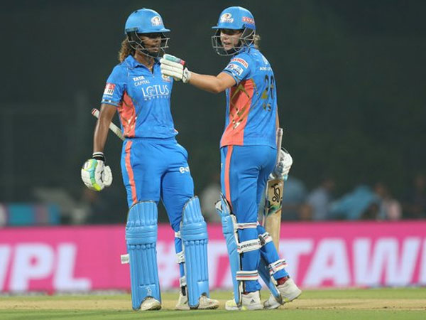 హేలీ మాథ్యూస్ సిక్సర్లు..