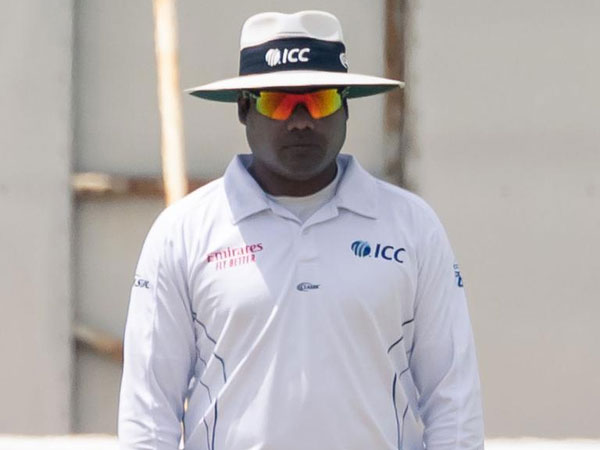 Fans angry with umpire Nitin Menon for checking Kohli Short run