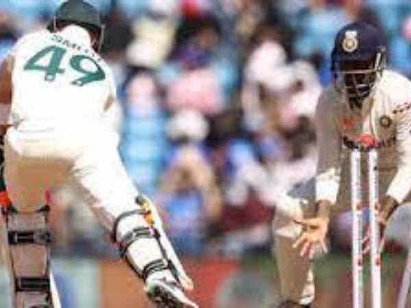 స్మిత్ క్లీన్ బౌల్డ్..