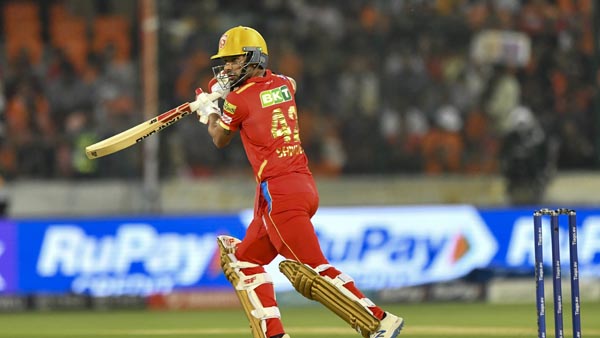  Fans can not keep calm after Dhawan classic