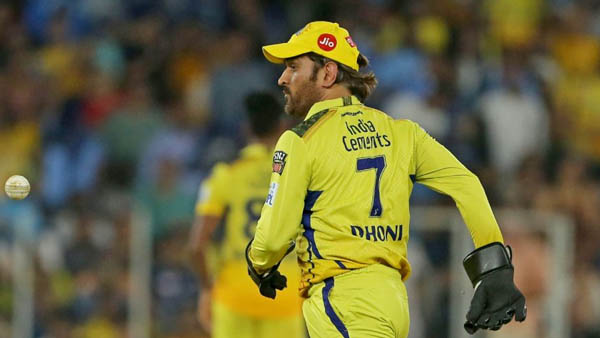 CSKvsGT Who Won Yesterday Match Dhoni fans in Hyderabad celebrate CSK win on streets