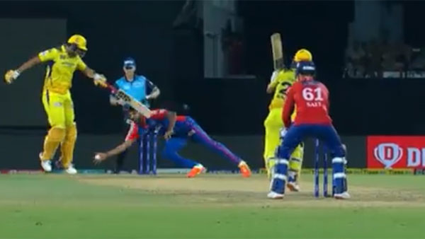 Lalit Yadavs stunning return catch Lalit Yadavs stunning return catch