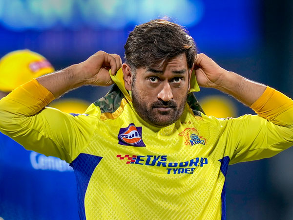 MS Dhoni Chants in Stadium