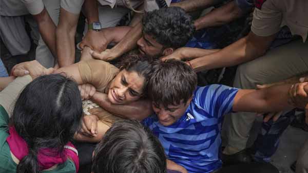 Wrestlers Detained Trying To March To New Parliament