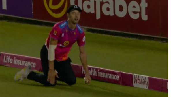 Bradley Currie Takes A Stunning Flying Catch Near Boundary Rope in T20 Blast goes viral