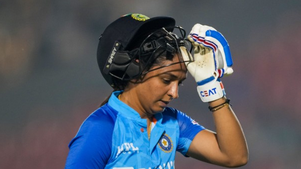 Harmanpreet Kaur smashes stumps, lashes out at umpire after controversial dismissal 