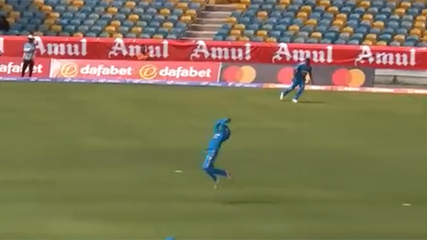 Ravindra Jadeja Takes Spectacular Catch