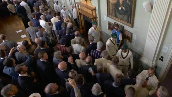 Lords long room members started verbal spat with Aussie players.