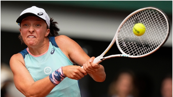 Wimbledon 2023: Djokovic, Swiatek reach third round on rain-affected day