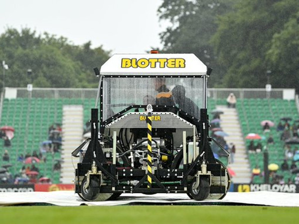 Rain plays Spoilsport