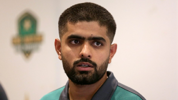  Pakistan captain fires on reporters