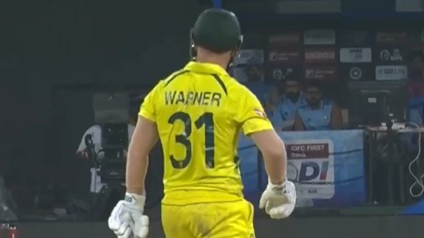 IND vs AUS: Fans reactions after David Warner batting right handed against Ravi Ashwin