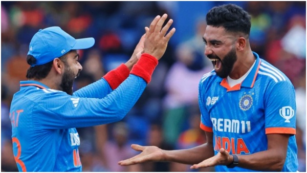 Asia Cup 2023 Final: బౌండరీ ఆపబోయిన సిరాజ్.. నవ్వు ఆపుకోలేకపోయిన కోహ్లీ, గిల్!