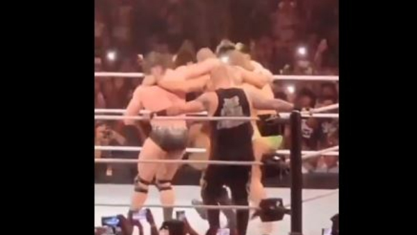  WWE SuperStar Spectacle: